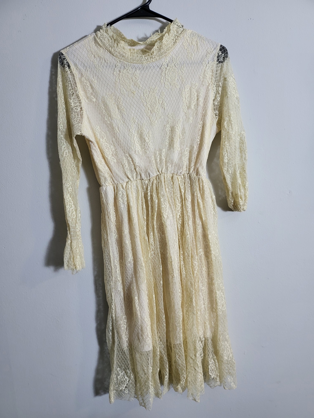 Lace Long Sleeve Party Dress in Cream